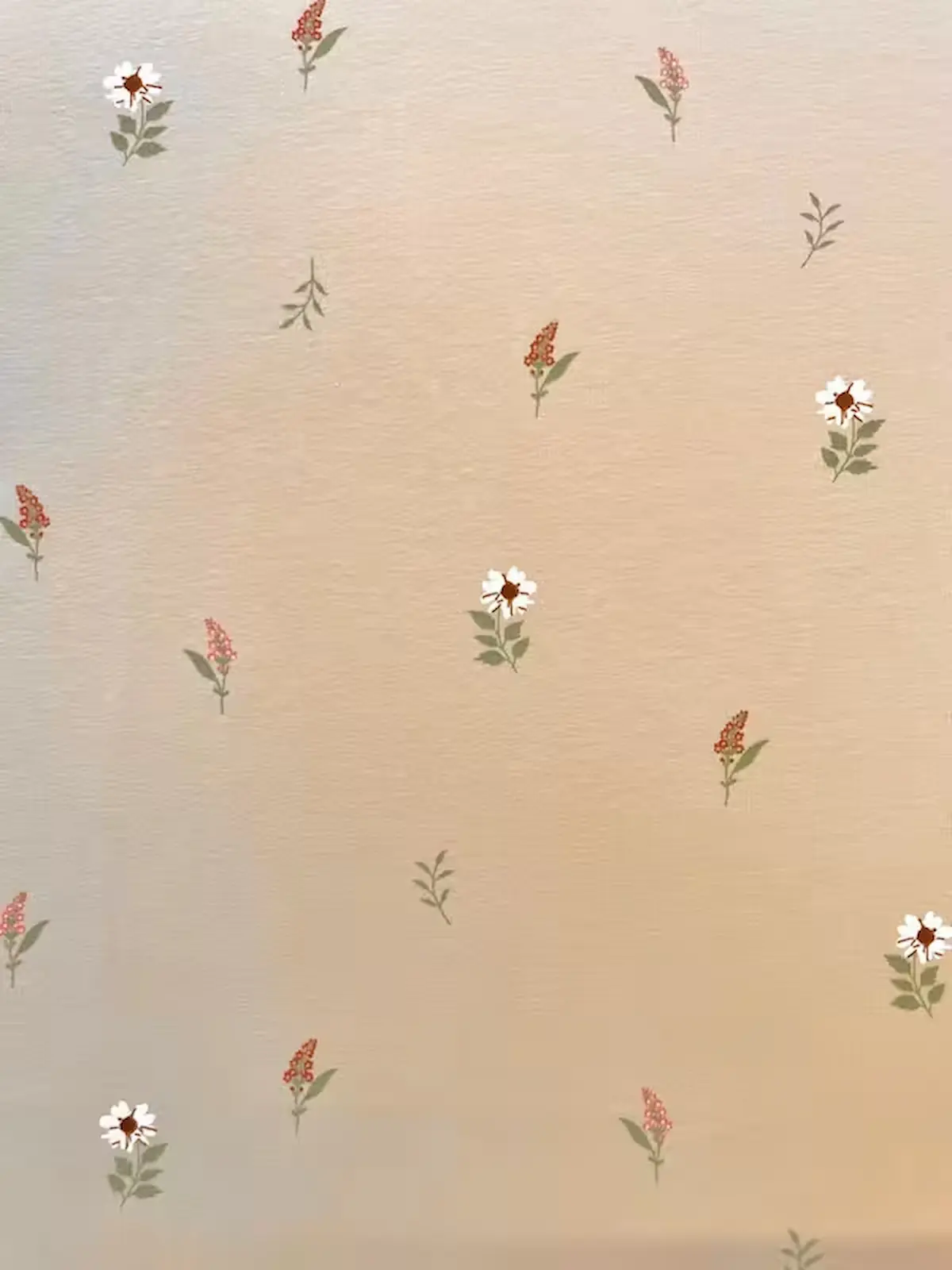 Hochwertiger Baumwolljersey in Beige bedruckt mit kleinen weißen Blumen und filigranen roten Blüten.
