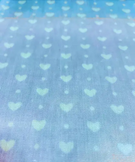 Beschichtete Baumwolle "Himmelsliebe" hellblau mit weißen Herzen Beschichtete Baumwolle "Himmelsliebe" hellblau mit weißen Herzen