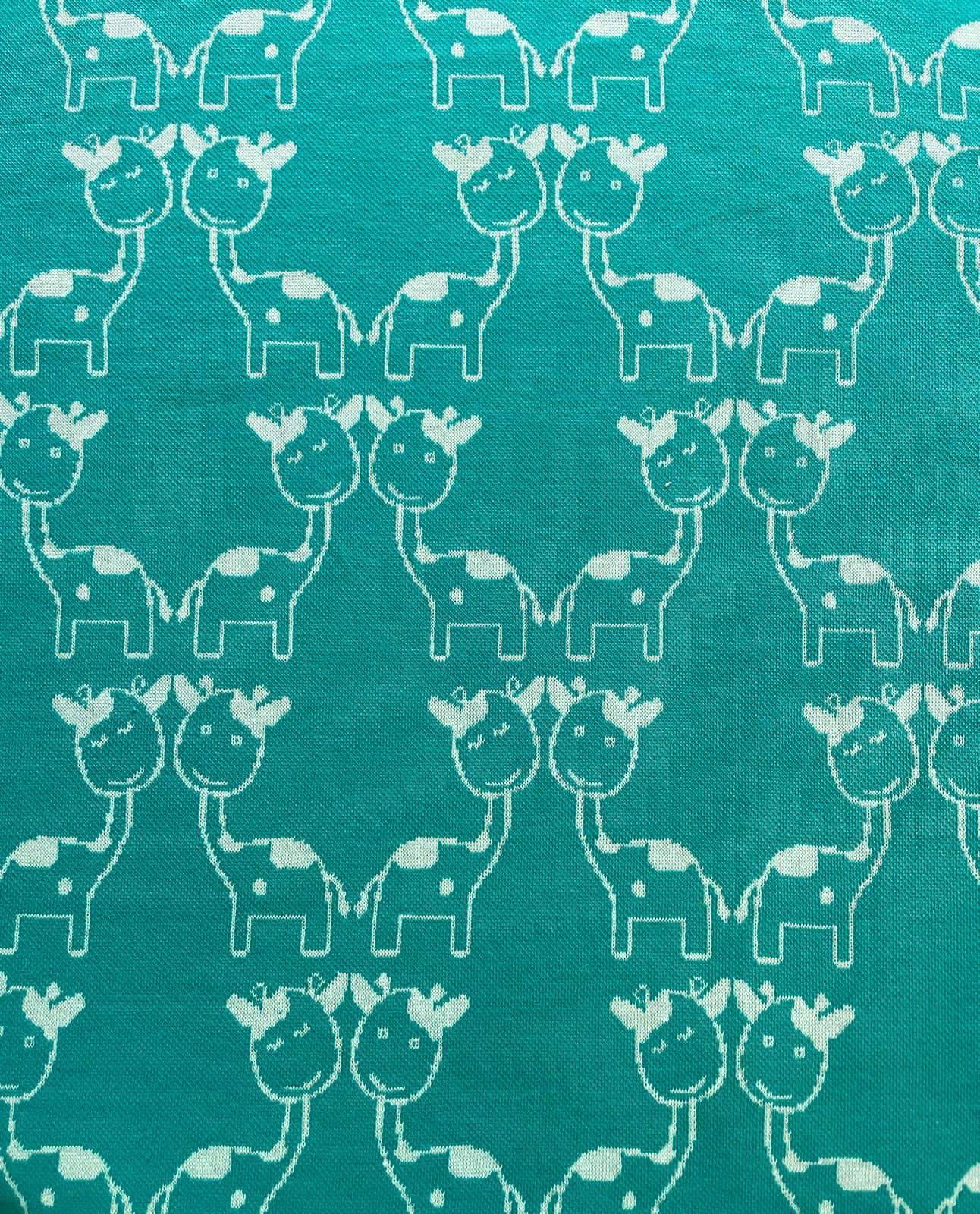 „Kuschel-Giraffen“ – Strickjacquard in Petrolgrün
