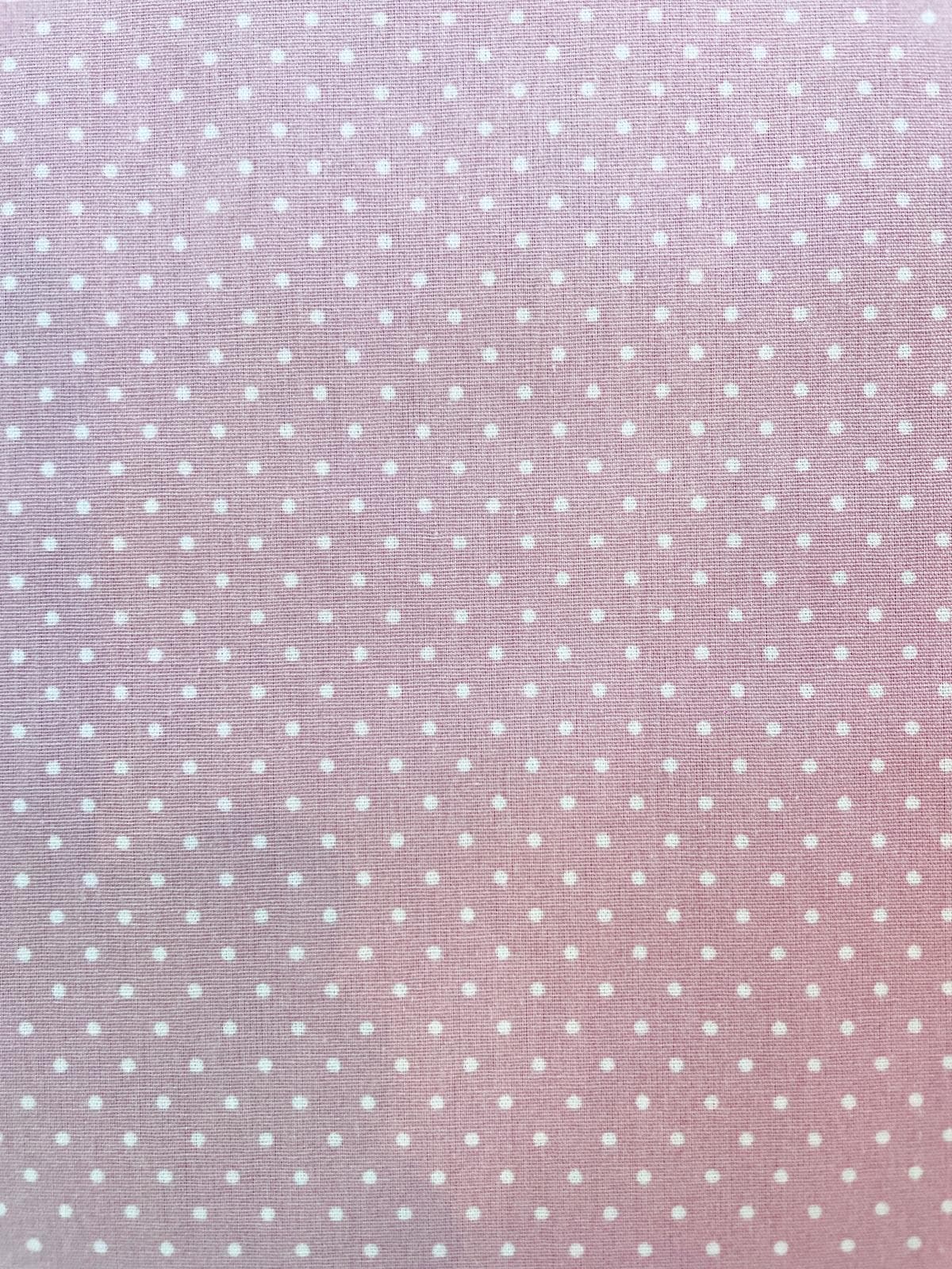Hochwertiger Baumwollstoff in Altrosa mit feinem weißen Pünktchen-Muster, 150 cm breite Webware für Bekleidung und Dekoration.