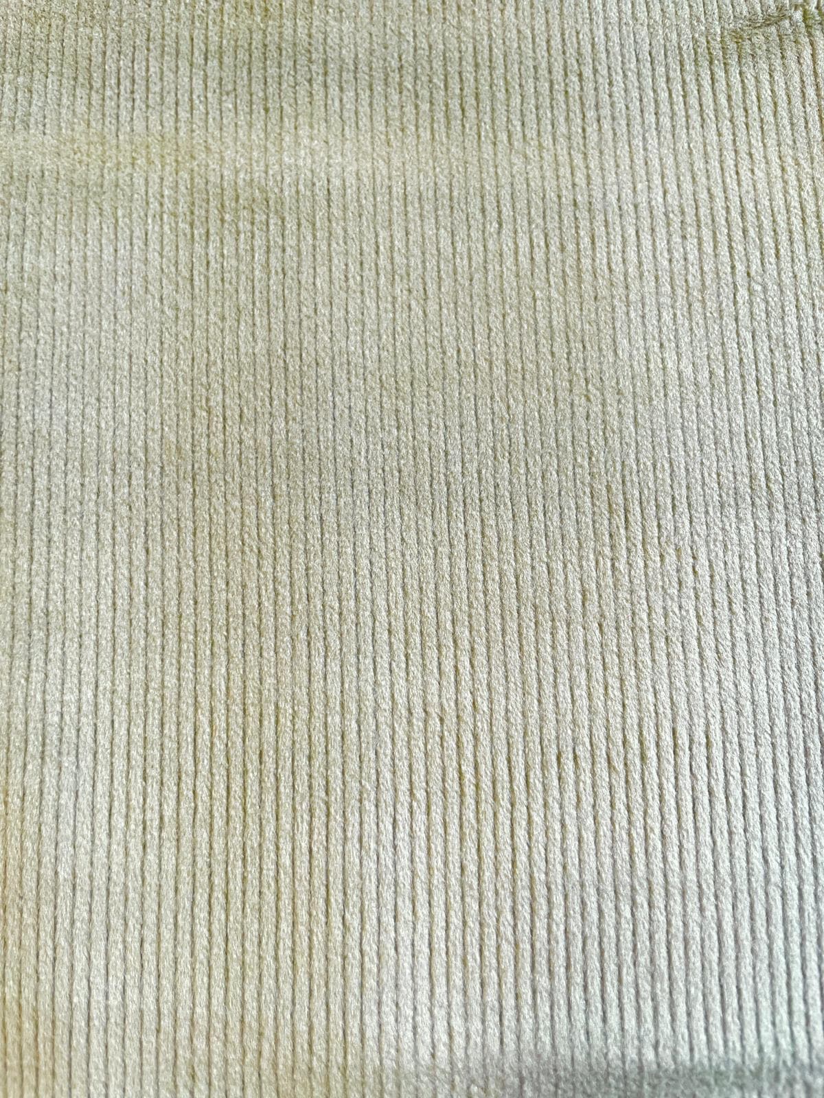 Supersoft Cord & Fleece Stoff in zartem Salbeigrün als Meterware – feine Ripp-Cord-Struktur mit wärmender Innenseite