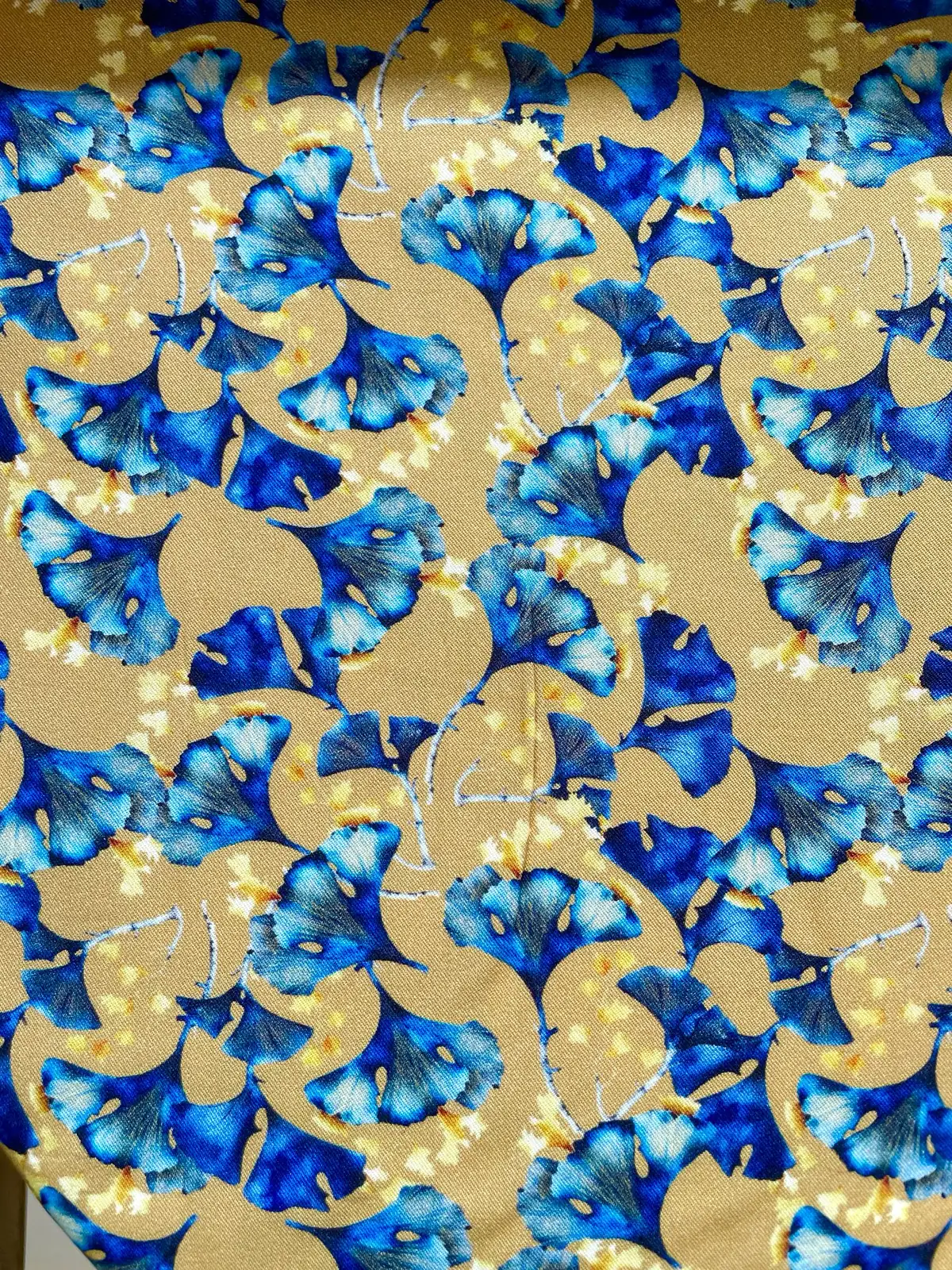 Eco-Viskose „Ginkgo Breeze“ – Nachhaltiger Luxus in Blau & Sand
