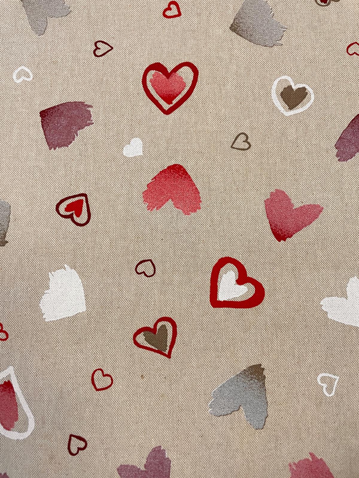 Dekostoff „Aquarell-Herzen“ – Landhaus-Charme in Natur & Rot