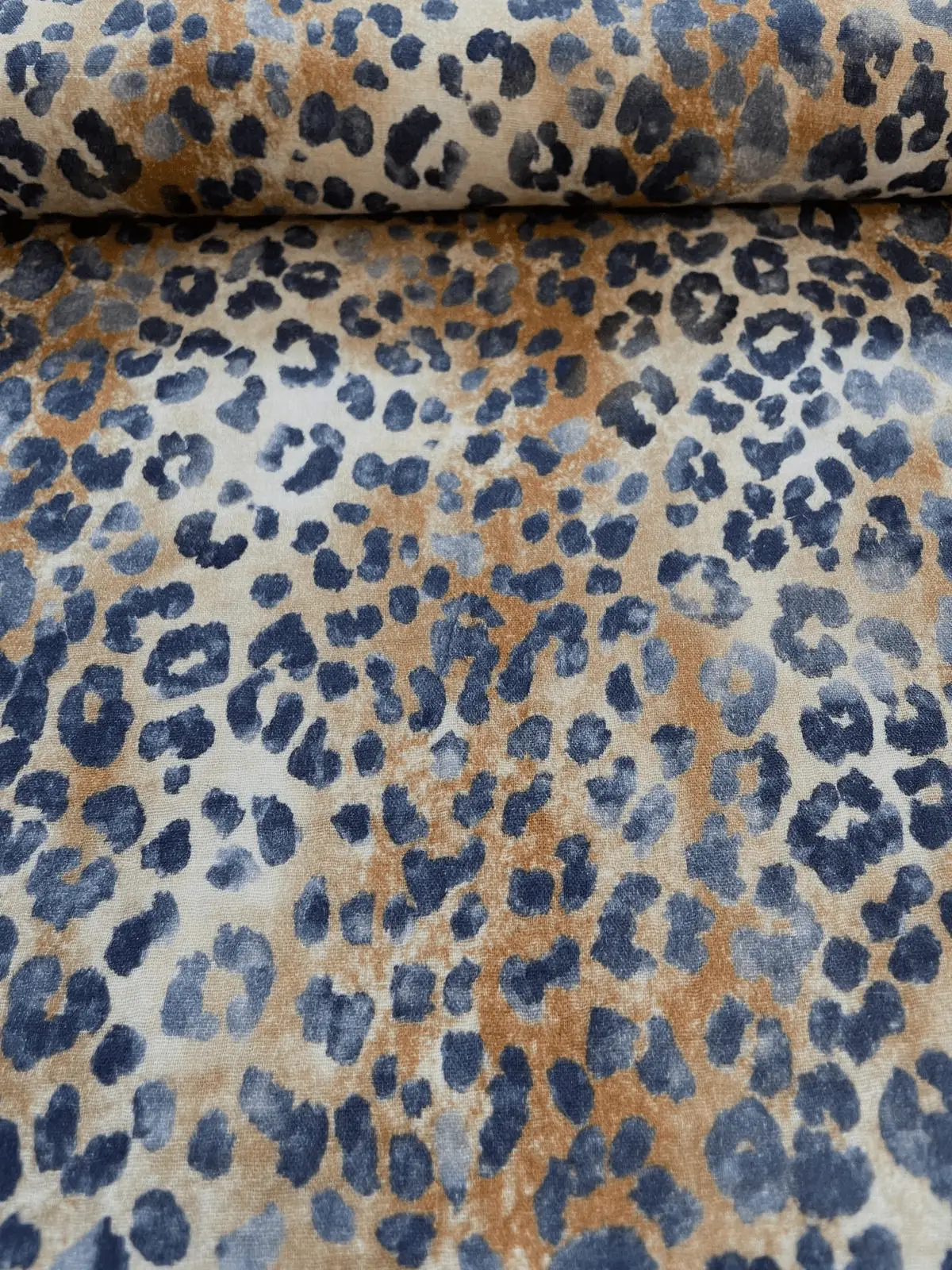 Baumwoll-Musselin "Wild Earth" animal print cognac/blau