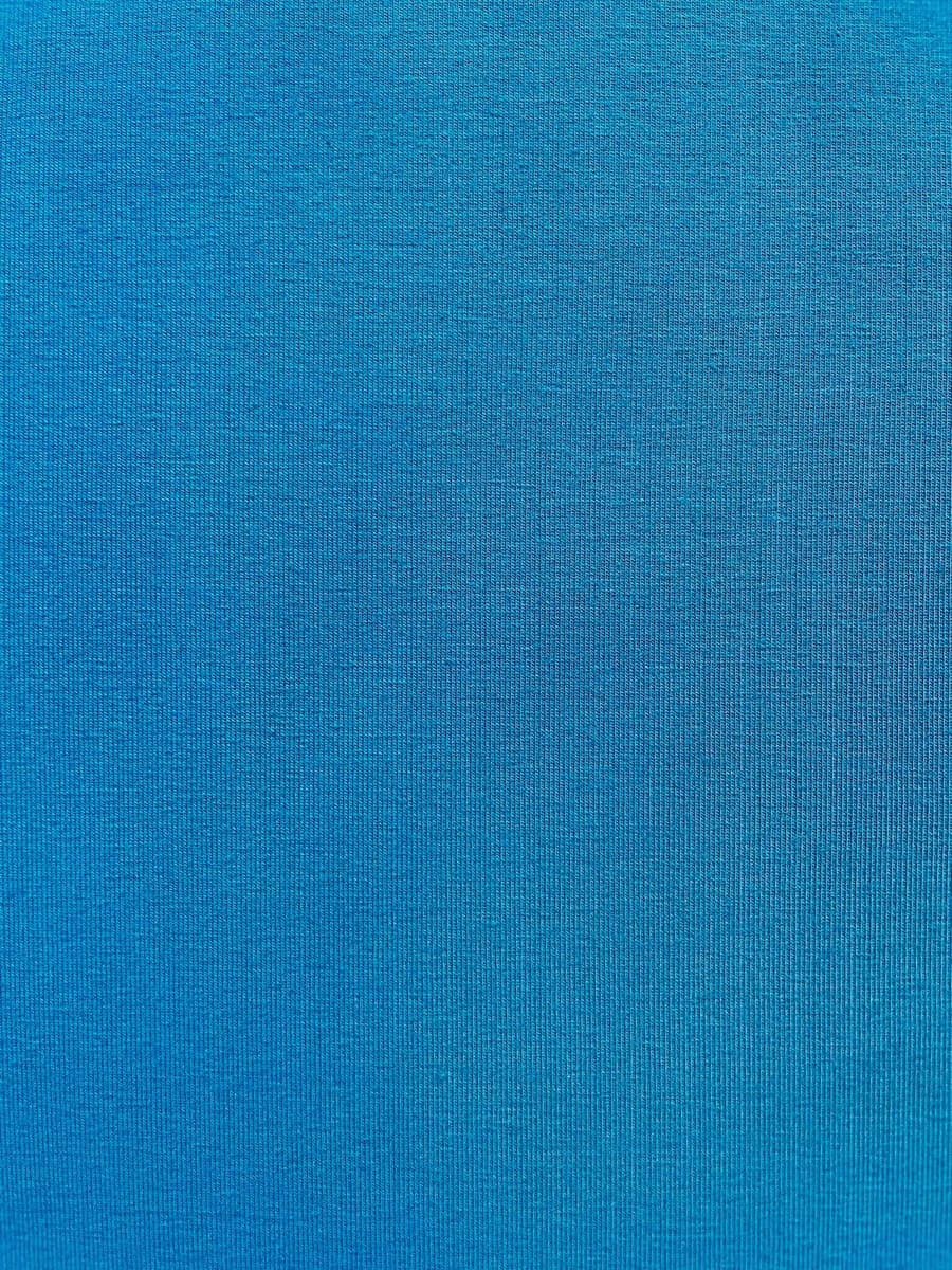 Glatter  Baumwolljersey in leuchtendem Azurblau, 210g schwere Qualität für Bekleidung.