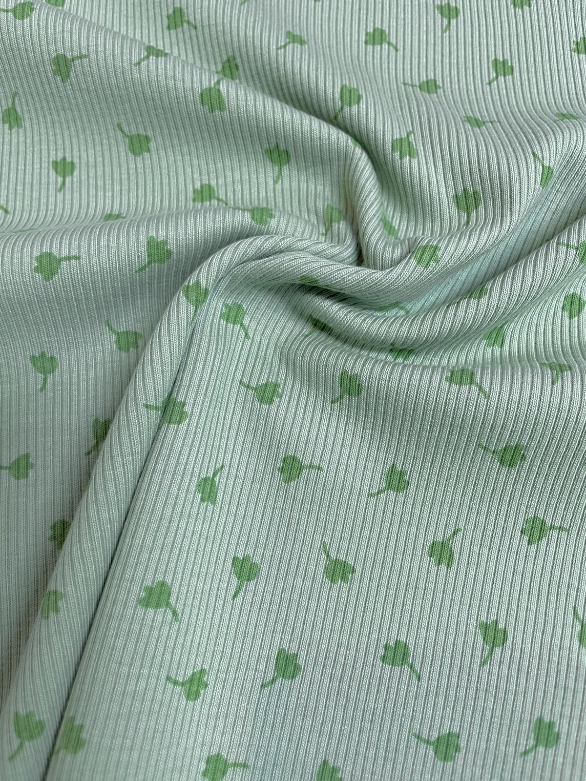 Feiner Rippjersey Stoff in Mintgrün mit kleinen grünen Tulpen, elastischer Rippstrick für Baby-Bodys und Kinderkleidung, Meterware.