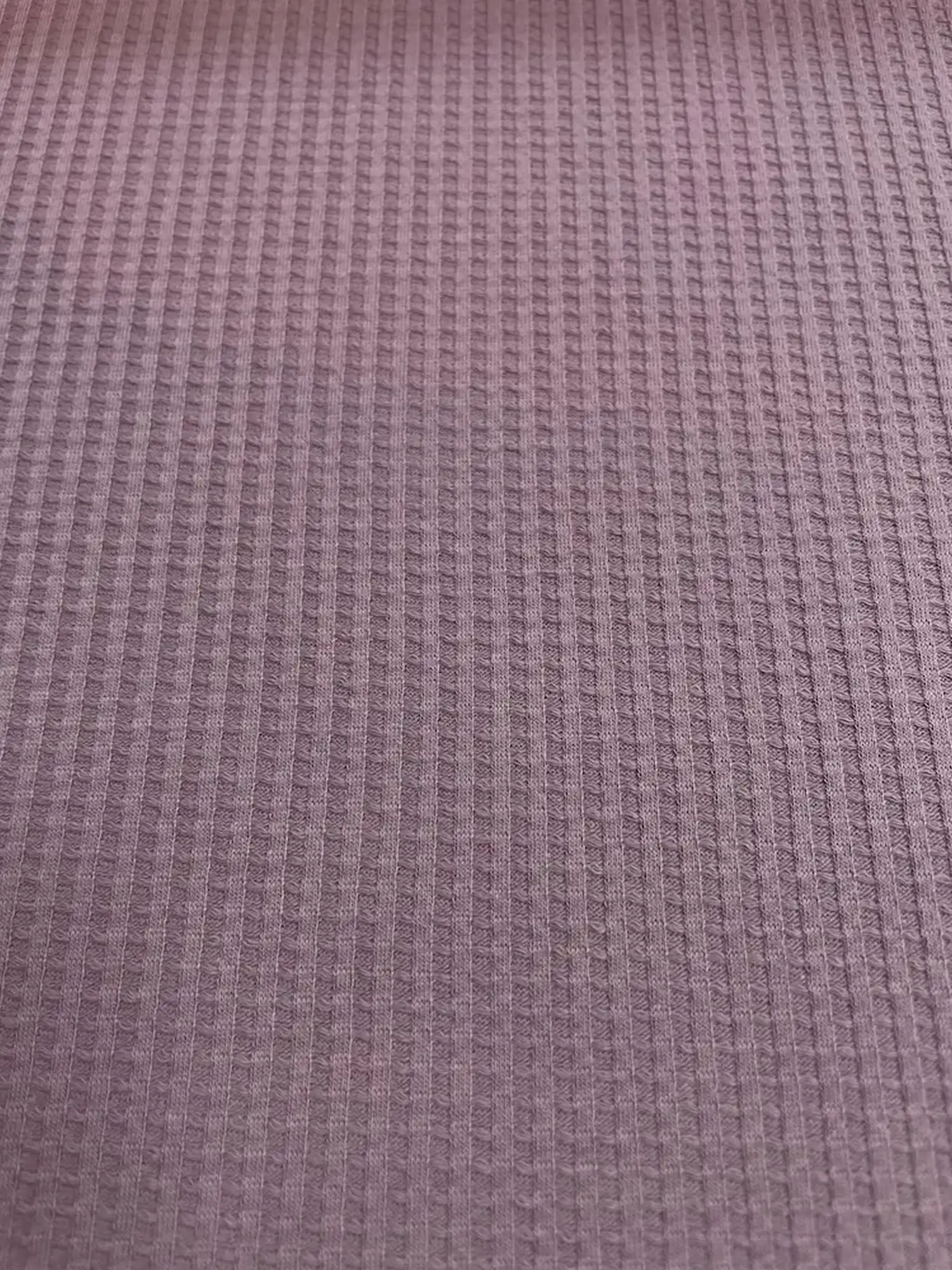 Waffeljersey in Mauve – elastischer Stoff mit 3D-Waffelstruktur für Babykleidung und Handtücher