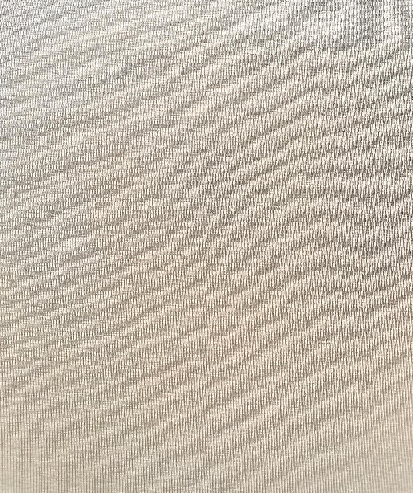 Glatter, uni-farbener Jersey-Stoff in hellem Sand-Beige aus Baumwolle mit Elasthan für hochwertige Bekleidung.