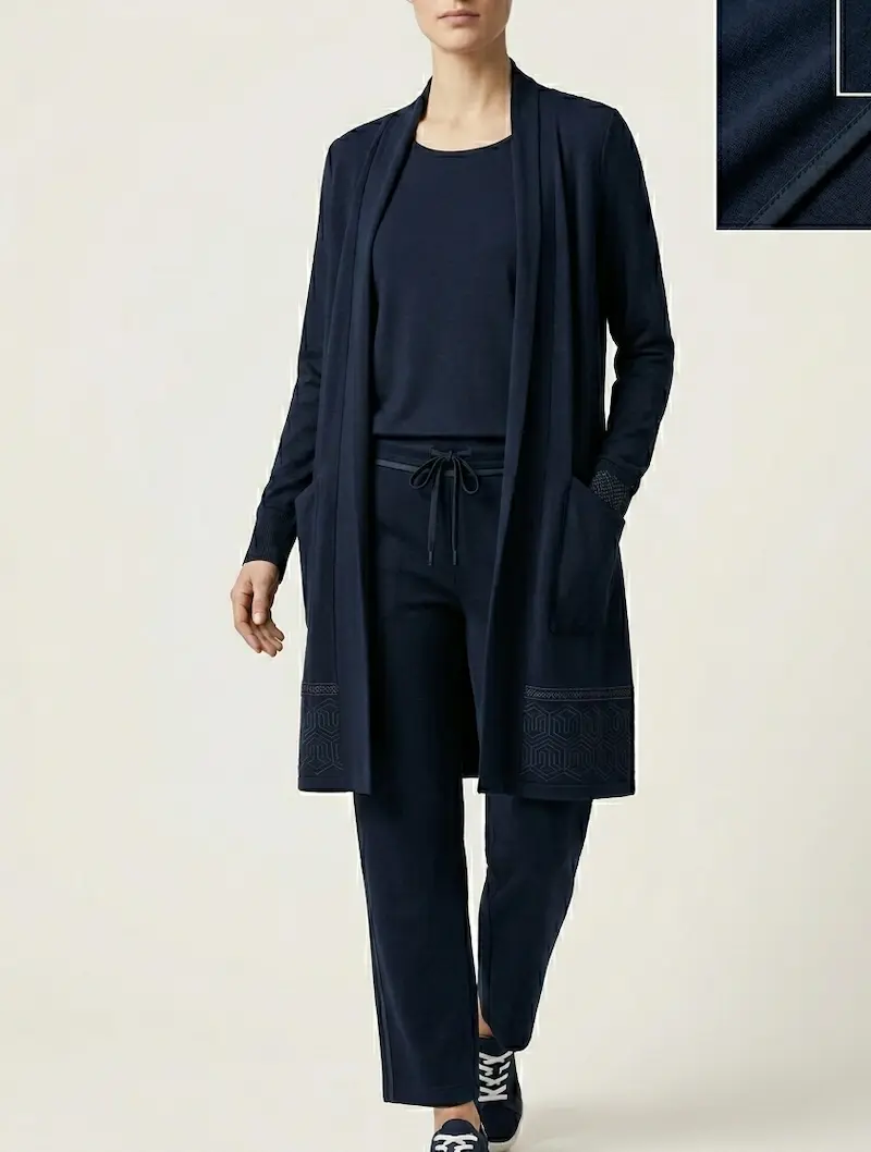 Baumwolljersey Uni Dunkelblau als stilvolles Damen-Ensemble mit langem Cardigan und Hose, weich fließender Jersey-Stoff für Bekleidung.