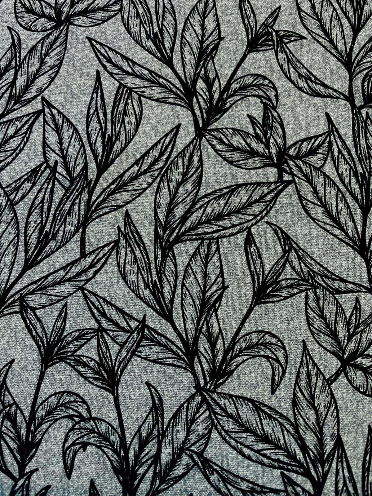 Strukturierter Canvas Dekostoff als Meterware in Meliert-Grau mit einem eleganten, schwarzen Linienmuster aus botanischen Blättern und Zweigen.