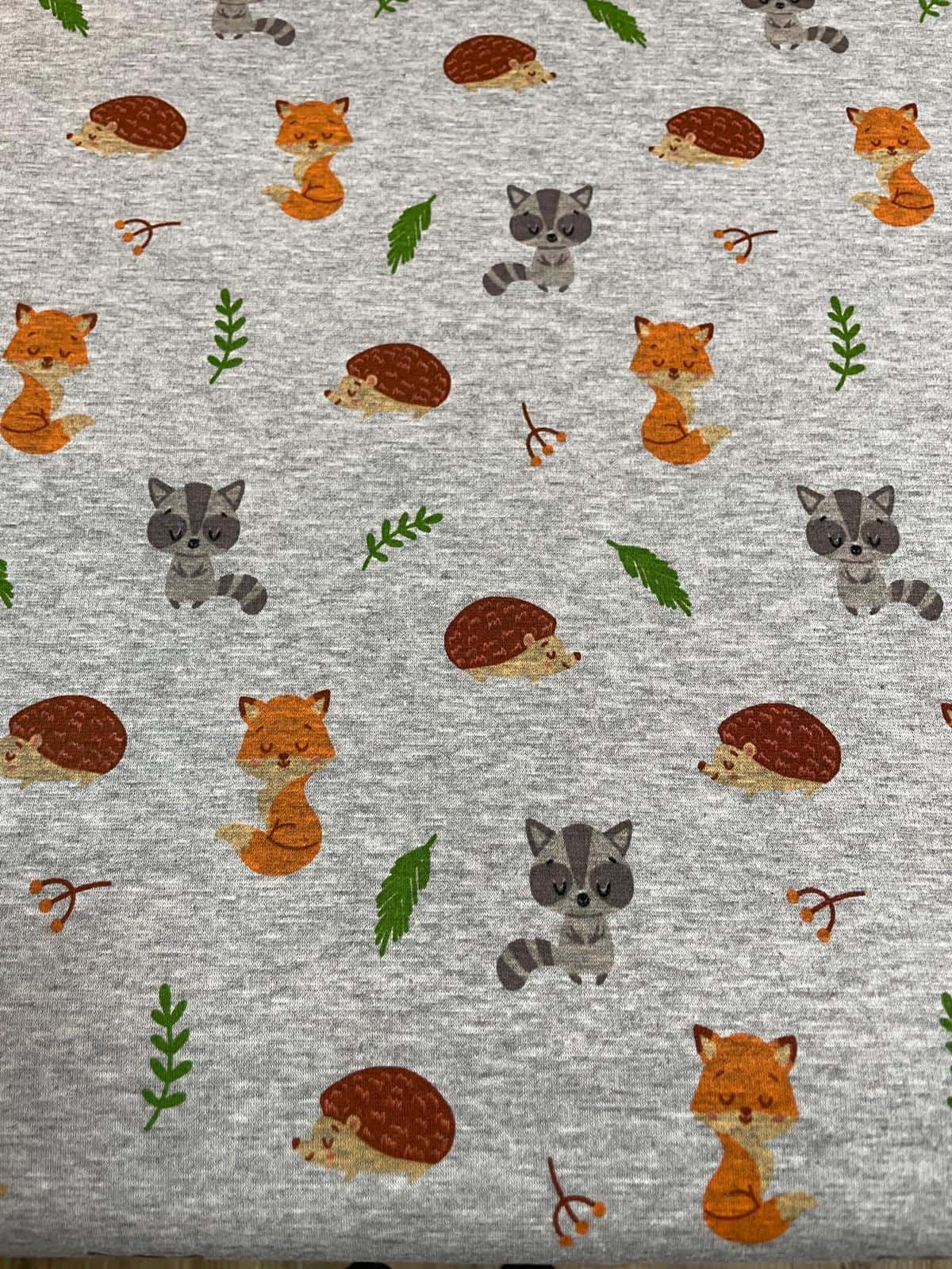 Alpenfleece grau meliert mit Waldtieren
