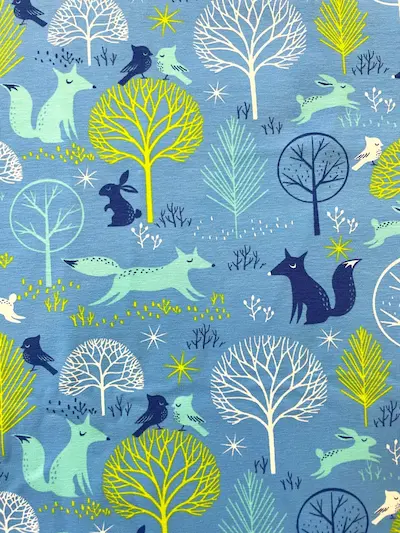 „Skandinavischer Winterwald“ – Baumwoll-Jersey Tiere/Wald  türkis