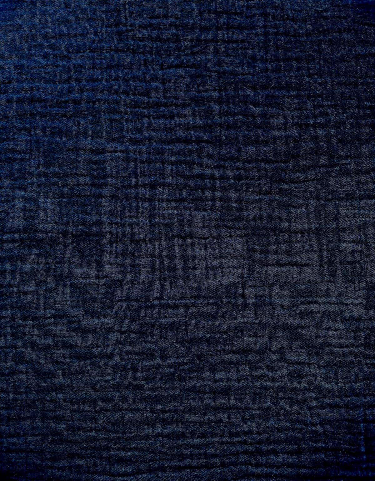 Strukturaufnahme von dunkelblauem Musselin-Stoff aus 100% Baumwolle für Bekleidung