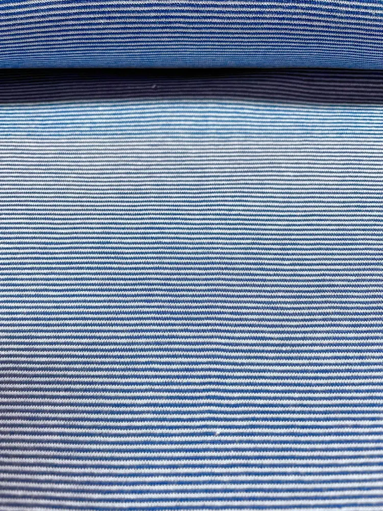 Schmal gestreifter Bündchenstoff in Jeansblau-Meliert und Weiß als elastische Schlauchware (Meterware) für maritime Ärmel, Halsbündchen und Kinderkleidung.