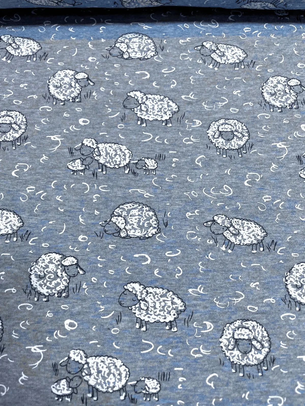 Alpenfleece blau/grau mit Schafen Alpenfleece blau/grau mit Schafen