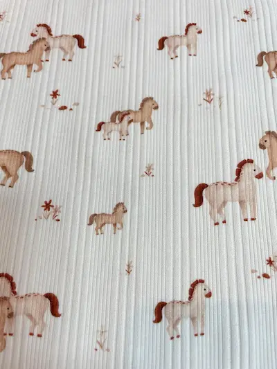 Rippstrick Jersey   Stoff mit Pferden