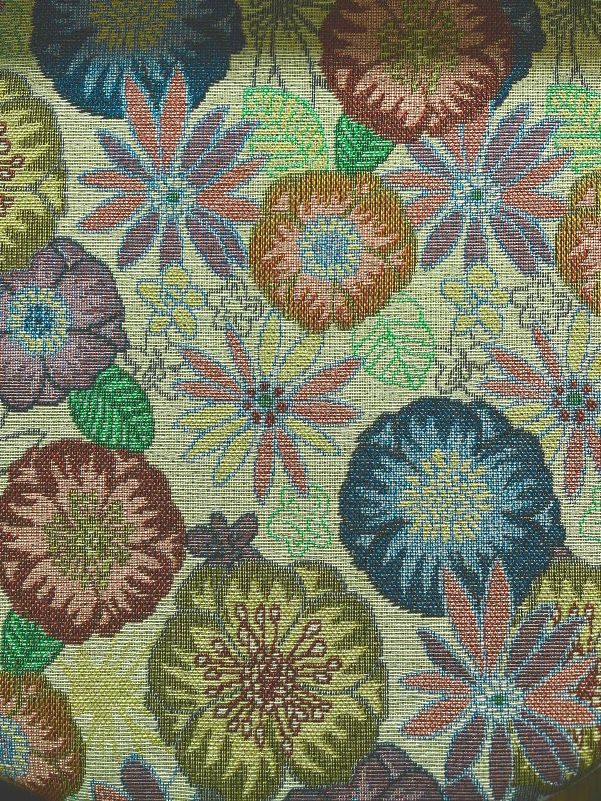 Hochwertiger Jacquard-Stoff mit farbenfrohem Blumenmuster in Weboptik, ideal als robuster Dekostoff für Taschen, Kissenbezüge und Polsterarbeiten, Meterware.