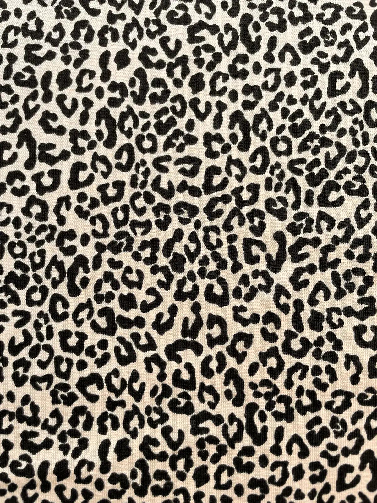 Baumwolljersey Stoff als Meterware mit Leopardenmuster in Beige und Schwarz