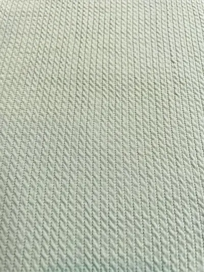 Jacquard-Jersey in Salbeigrün mit Zopfstrick-Muster – elastischer Strukturstoff für Cardigans und Pullover