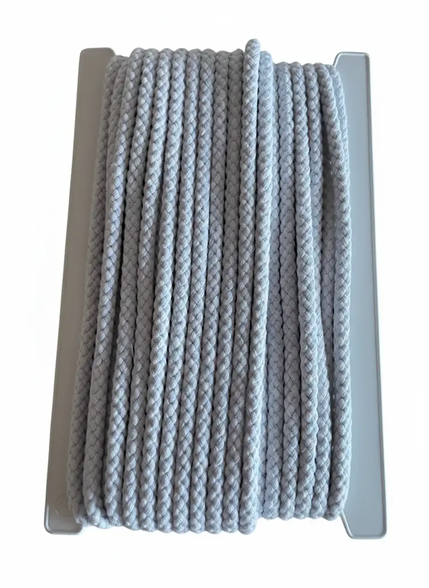 Hellgraue geflochtene Baumwollkordel mit 10mm Breite auf Wickelkarte, hochwertige Kordel als Meterware für Hoodies, Taschen und DIY-Projekte