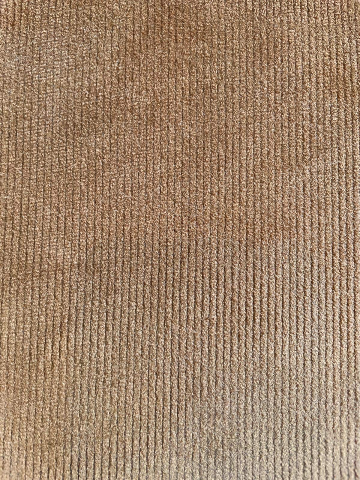 Weicher Super Soft Cord Stoff als Meterware in einem warmen Hellbraun bzw. Camel-Ton mit feiner Rippenstruktur