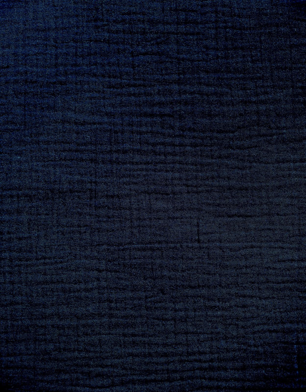 Strukturaufnahme von dunkelblauem Musselin-Stoff aus 100% Baumwolle für Bekleidung