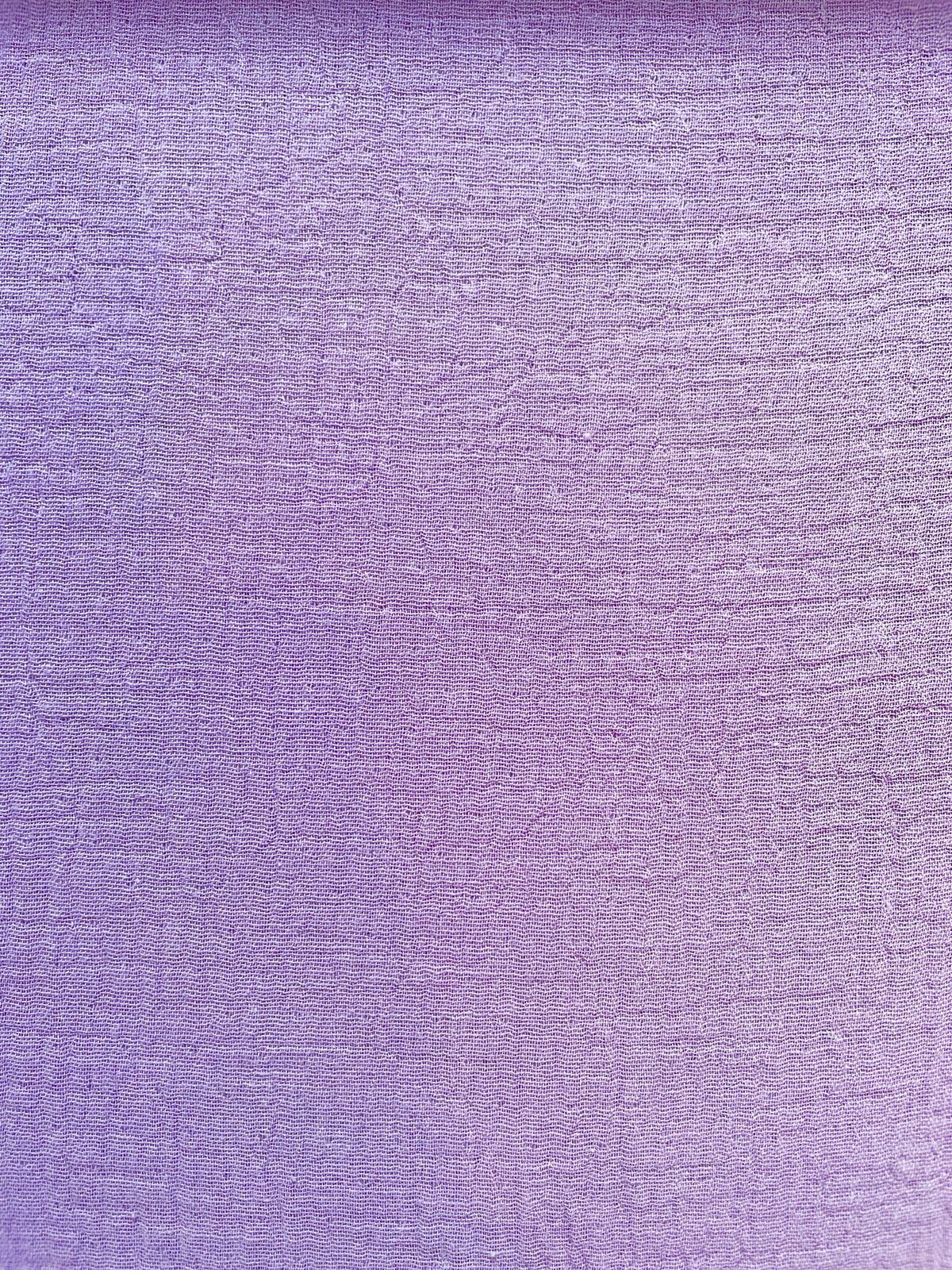 Weicher Musselin in Lila/Flieder, ideal für luftige Babykleidung, Tücher und Sommeroutfits – 135g/m² Qualität.