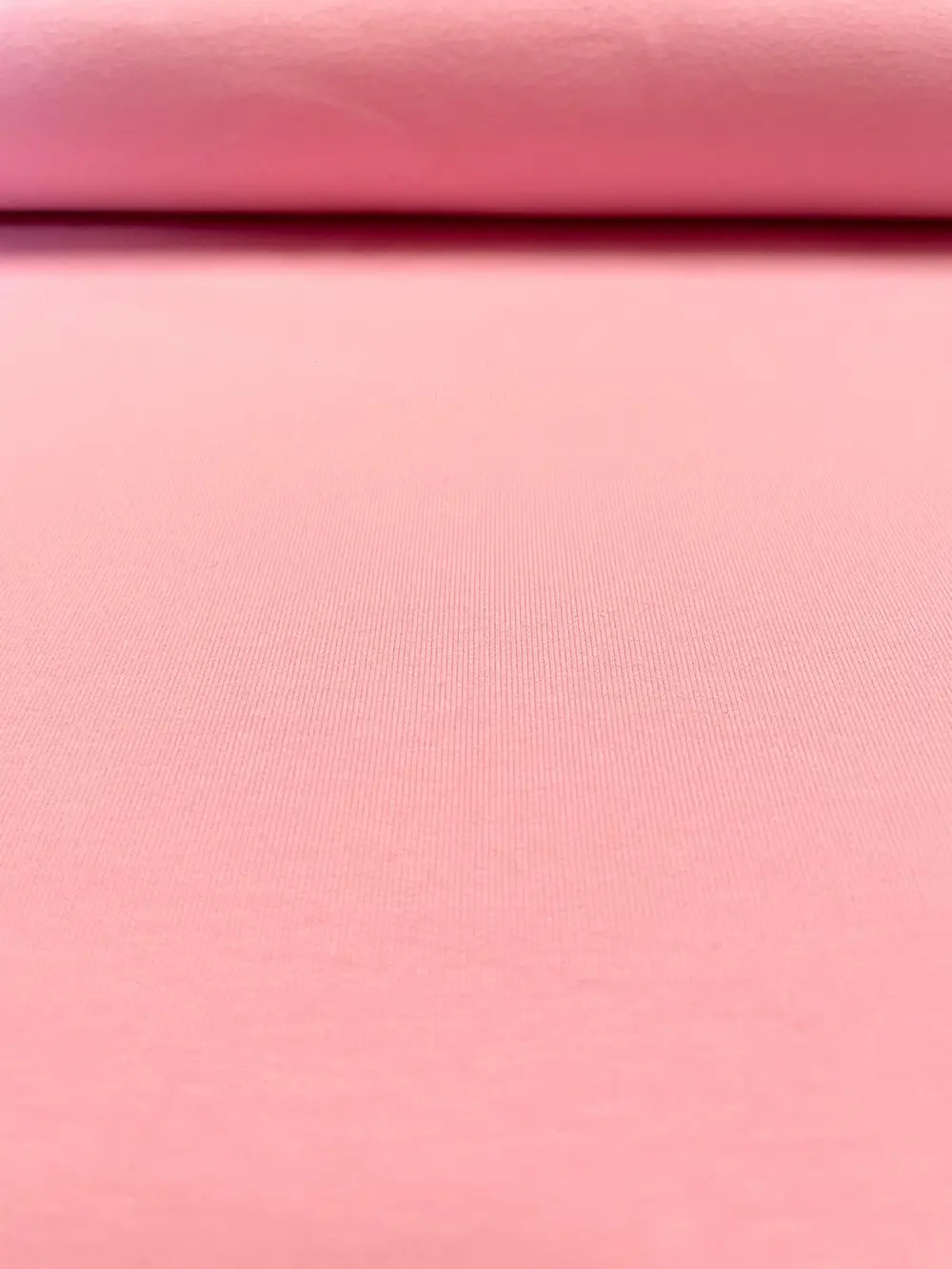 Weicher French Terry Stoff in hellem Rosa und Pink als Meterware, perfekt geeignet für gemütliche Kinderkleidung, Hoodies und Freizeitmode.