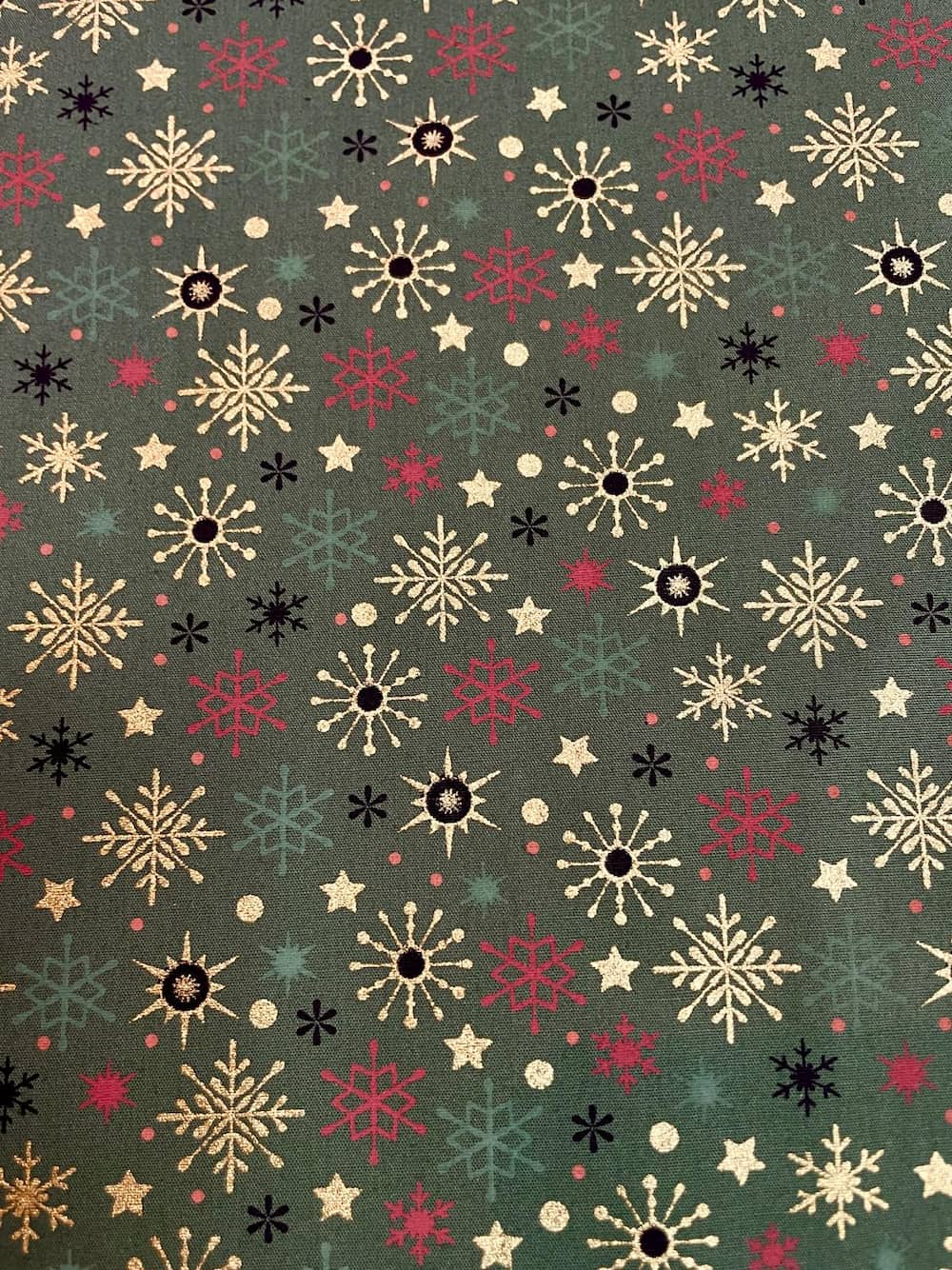 Baumwolle Weihnachten grün mit bunten Schneeflocken Baumwolle Weihnachten grün mit bunten Schneeflocken