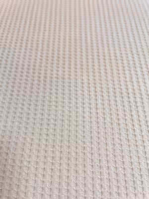 Weicher Waffelstrick Stoff in Cremeweiß, elastischer Waffeljersey mit feiner Struktur für Babykleidung und gemütliche Pullover