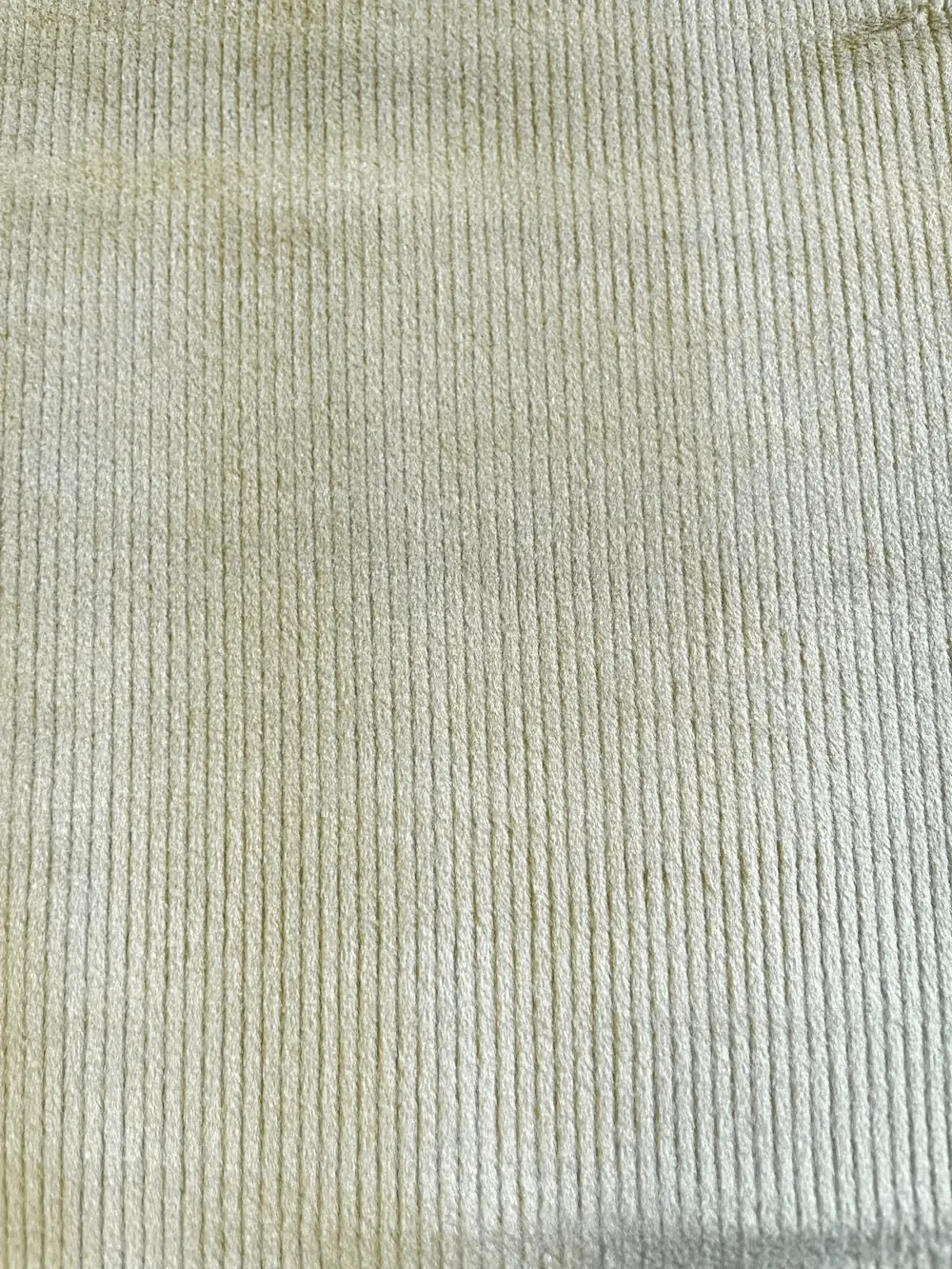 Supersoft Cord & Fleece Stoff in zartem Salbeigrün als Meterware – feine Ripp-Cord-Struktur mit wärmender Innenseite