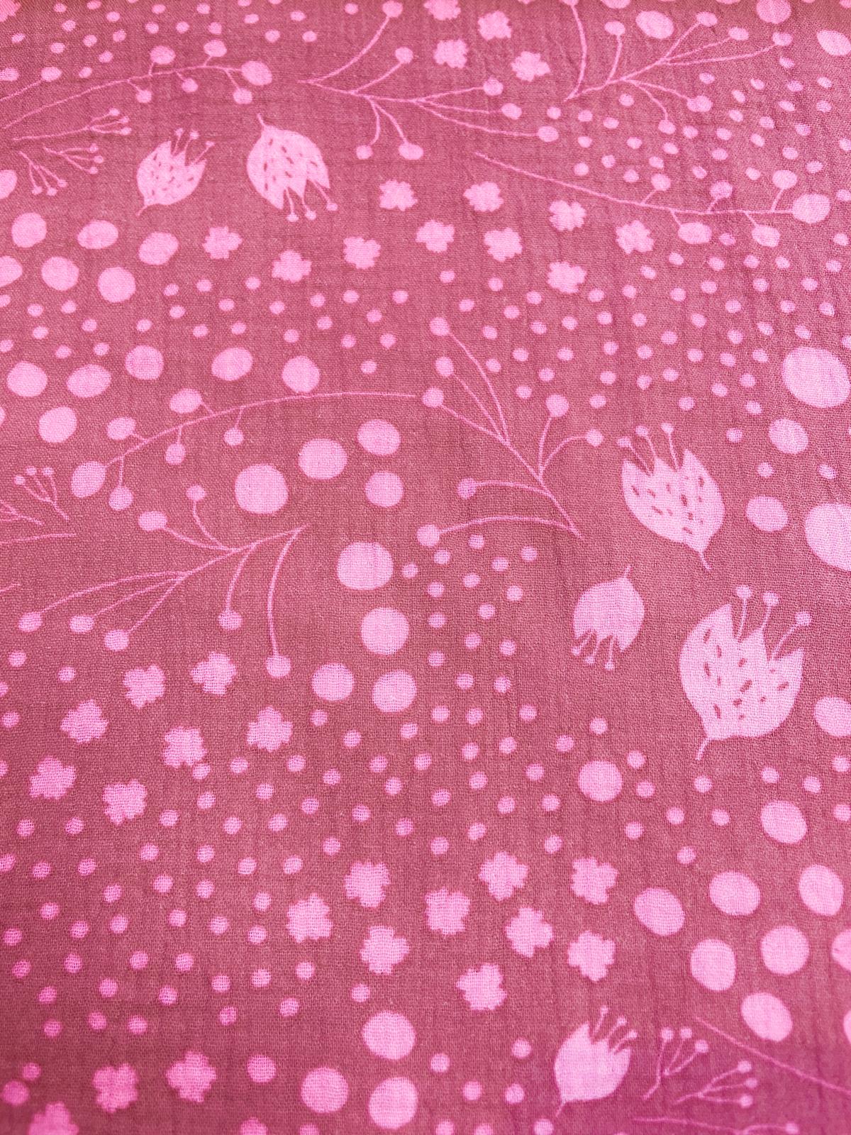 Musselin beere mit pinken Blüten / Punkten