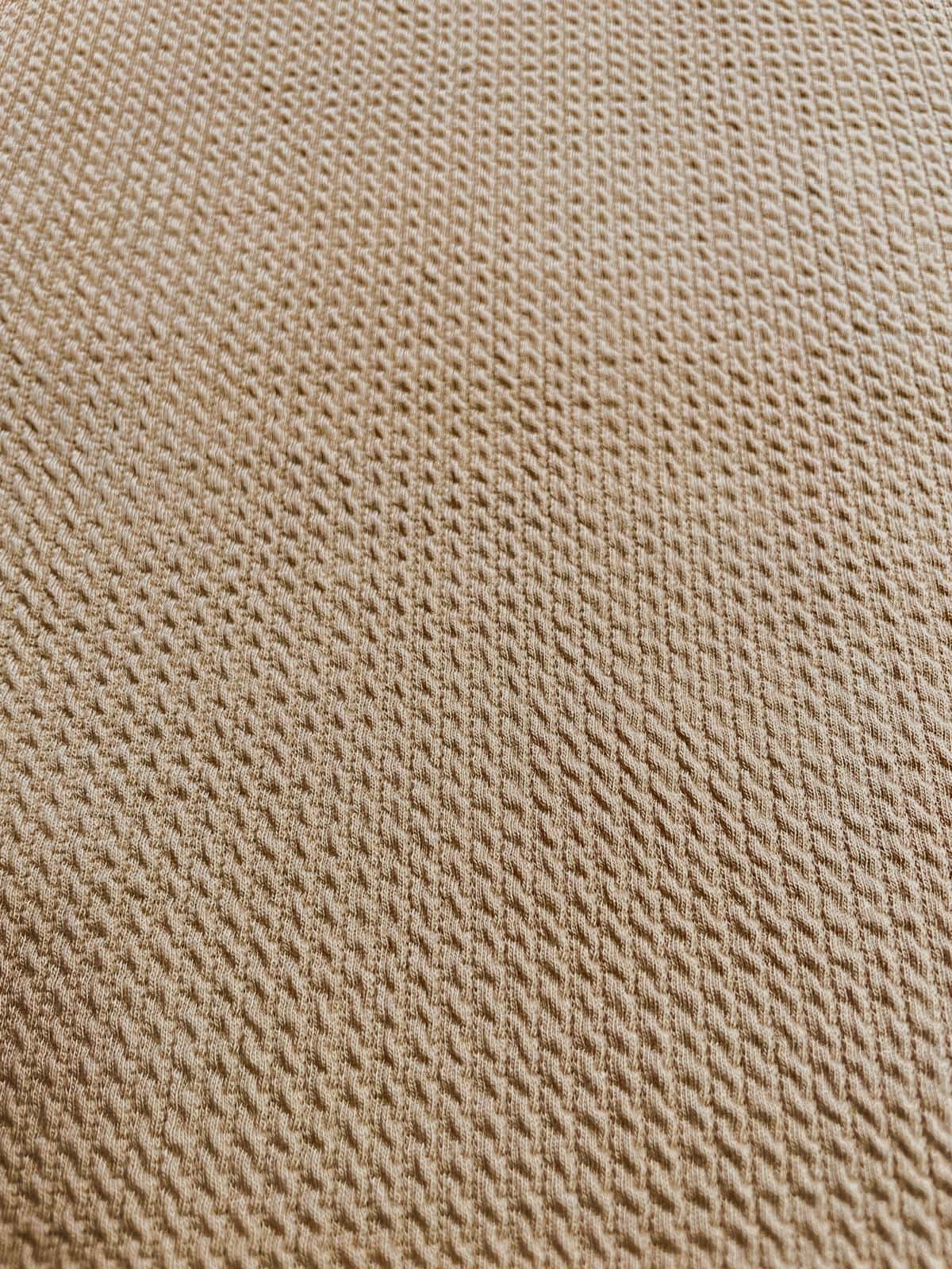 Jacquard-Jersey in Beige mit Zopfstrick-Muster – elastische Meterware mit edler Relief-Optik