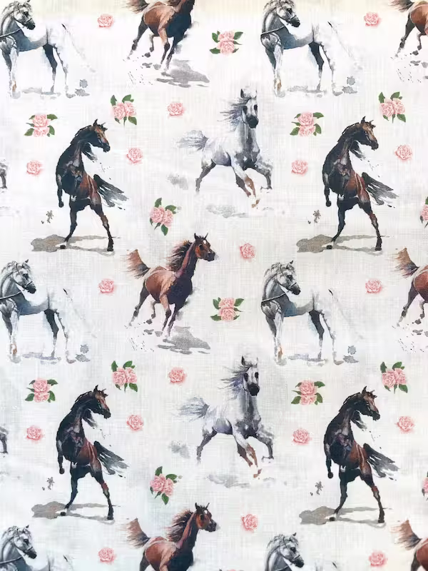 Baumwoll-Webware"Wild Roses & Horses" – Pferde weiss /rosa Baumwoll-Webware"Wild Roses & Horses" – Pferde weiss /rosa