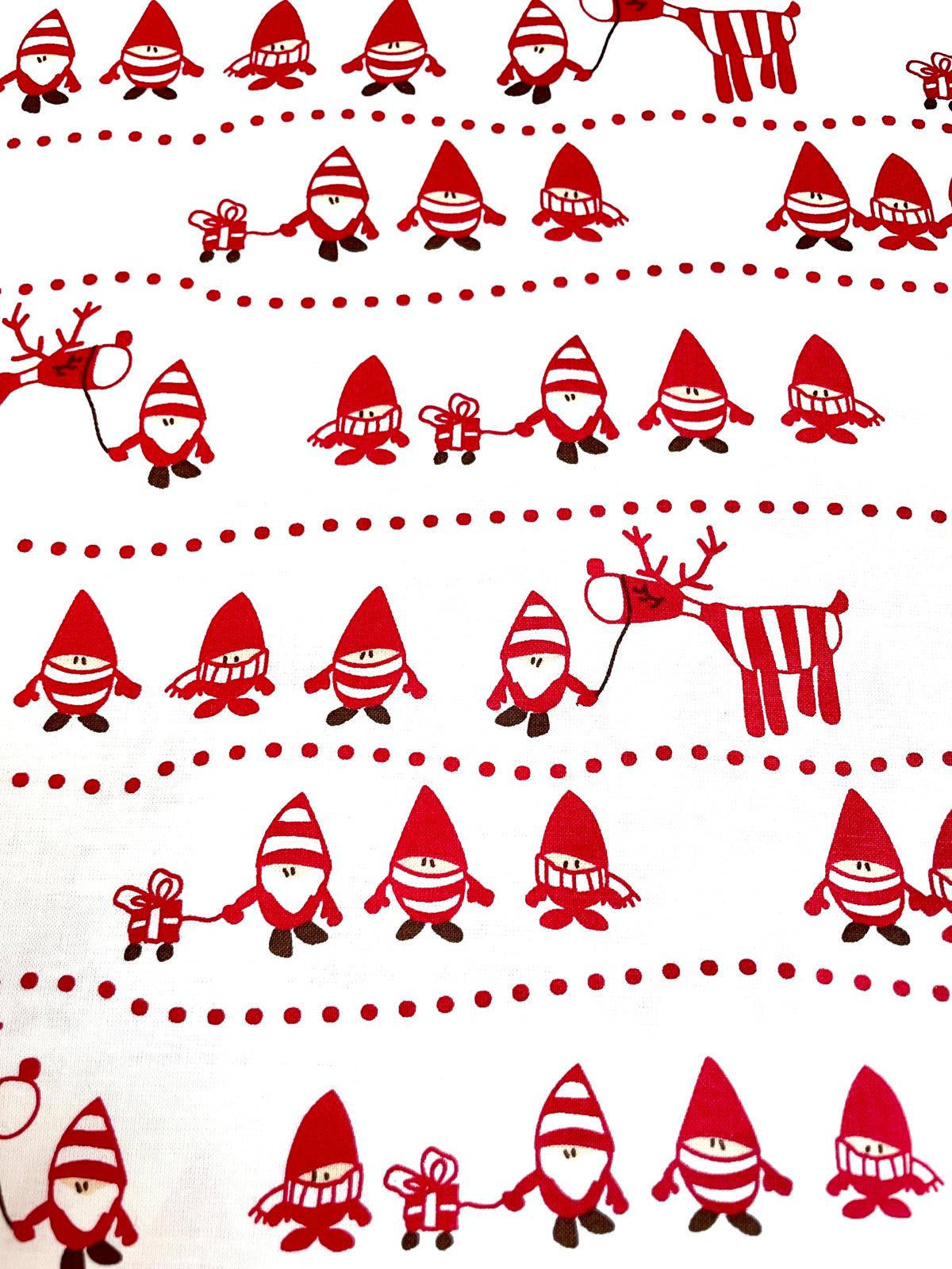 Baumwolle Weihnachten weisser Stoff mit kleinen  roten Wichteln