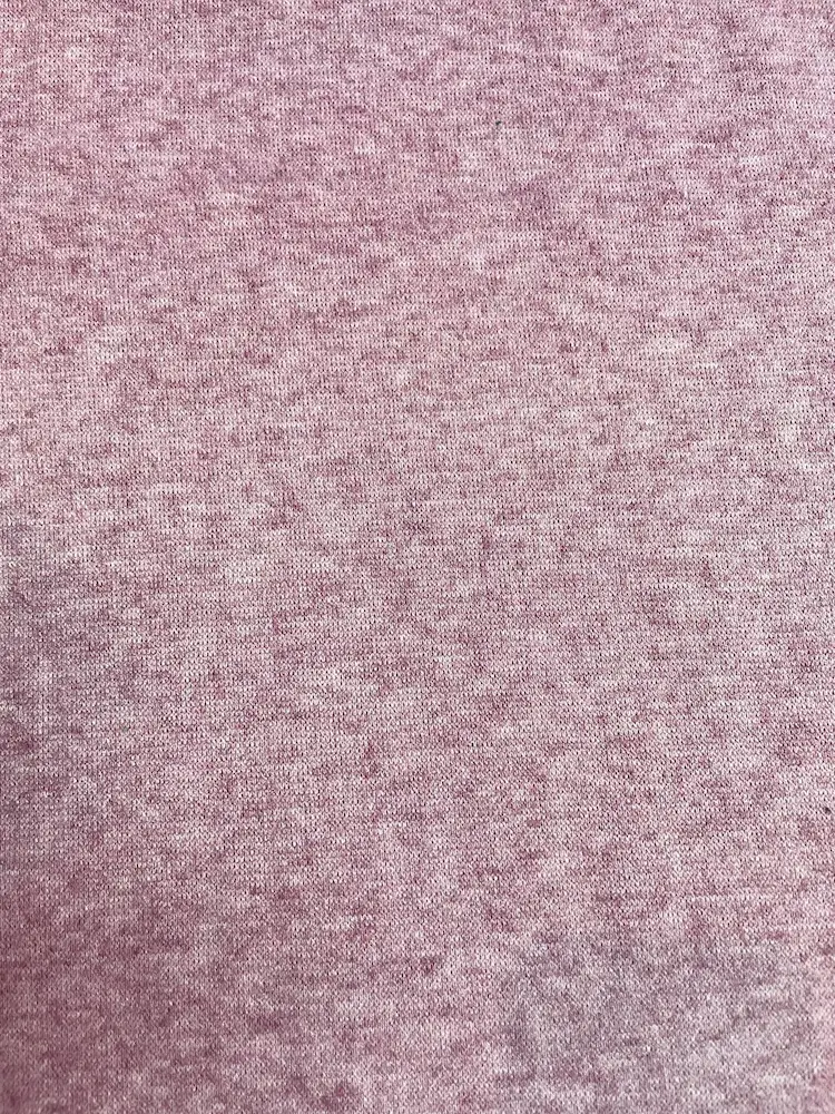 Weicher Feinstrick Stoff in Altrosa Melange, elastische Wirkware mit feinem Maschenbild für herbstliche Bekleidung.