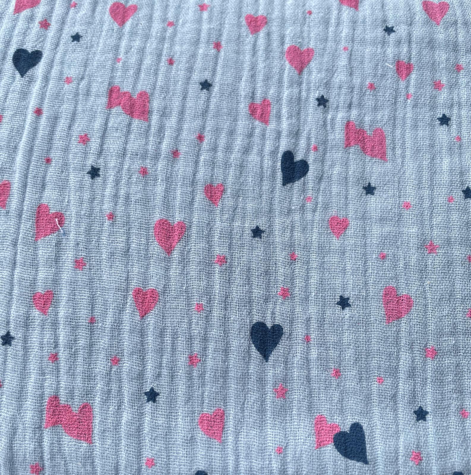 Musselin hellblau  mit Herzen