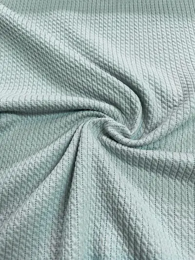 Geraffter Jacquard-Jersey in Mint mit plastischem Zopfstrick-Muster – weich fallende Meterware für zeitlose Nähprojekte