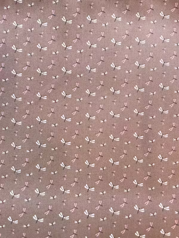 Baumwoll-Popeline „Tanzende Libellen“ – Beigebraun/Rosa