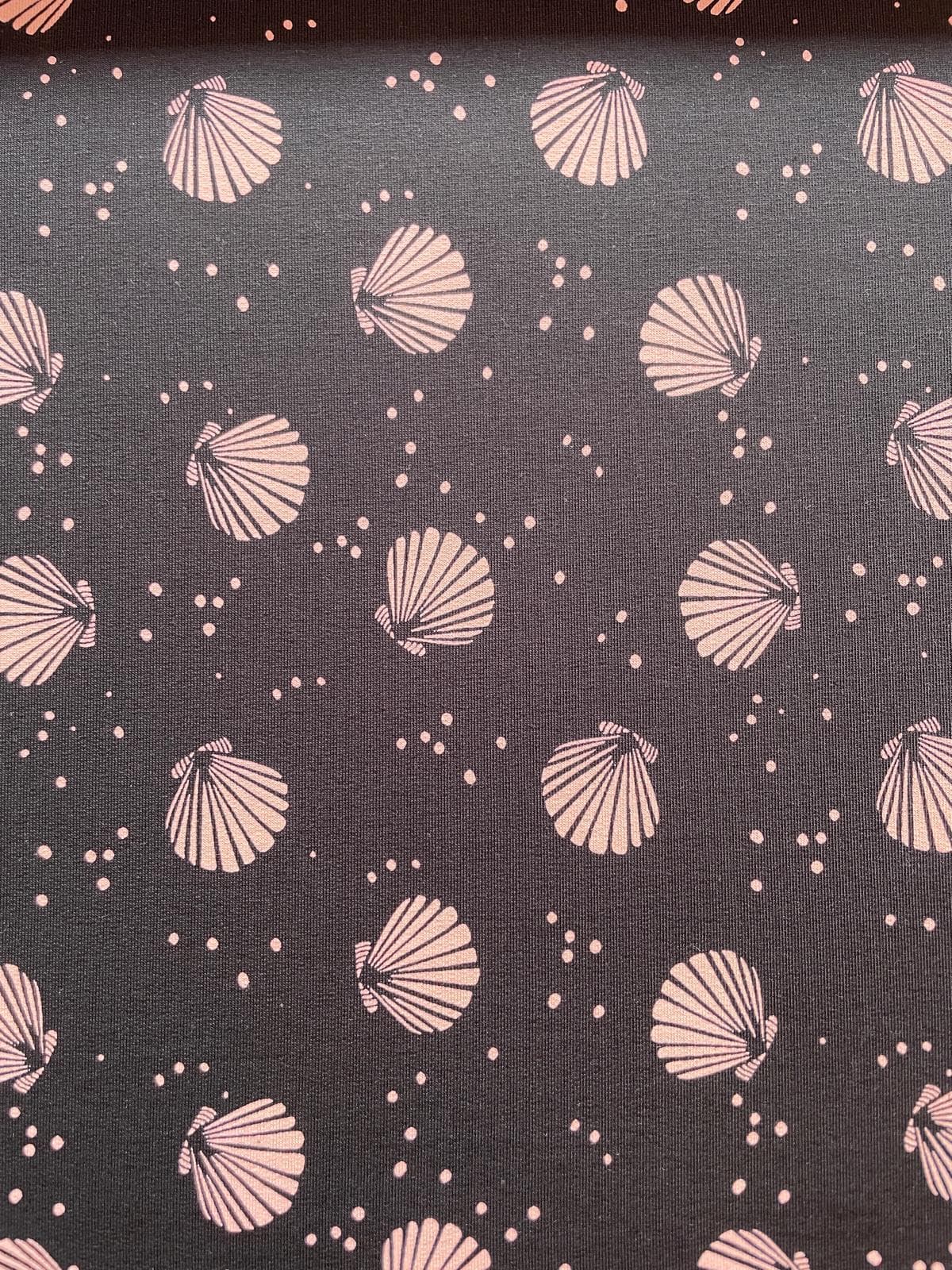 French Terry "Ocean Shells" schwarz / beige mit Muscheln French Terry "Ocean Shells" schwarz / beige mit Muscheln