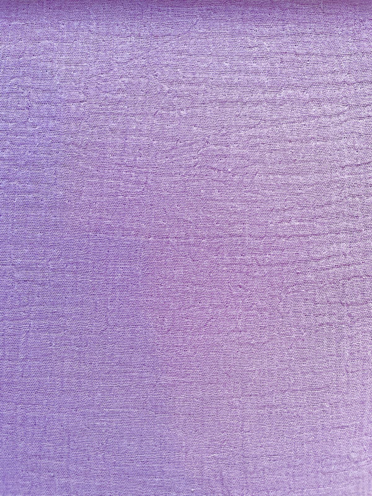 Weicher Musselin in Lila/Flieder, ideal für luftige Babykleidung, Tücher und Sommeroutfits – 135g/m² Qualität.