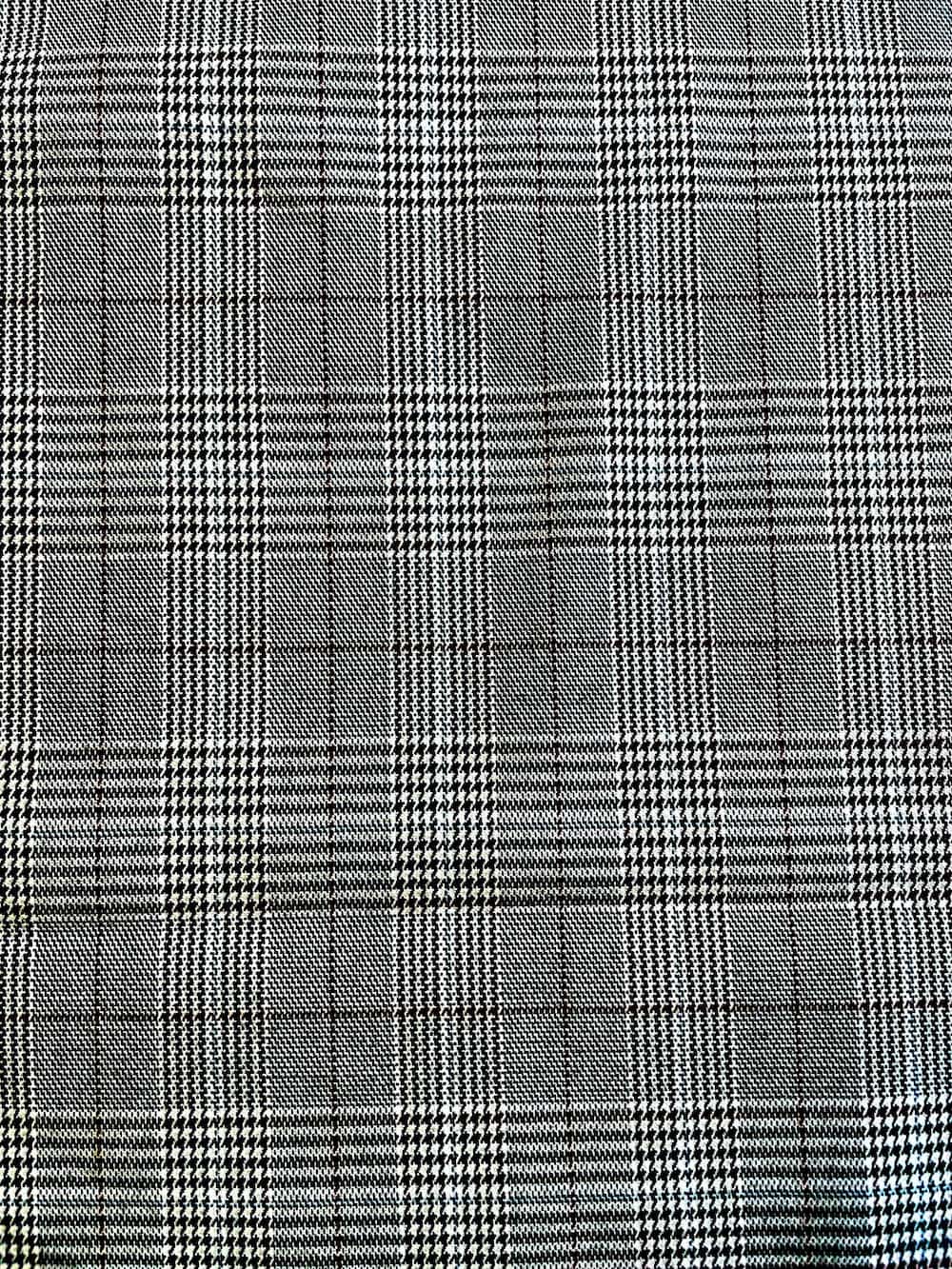 Hochwertiger Karostoff (Scottish Check / Glencheck) als Meterware in Schwarz-Weiß mit klassischem Karomuster für Bekleidung und Heimtextilien.
