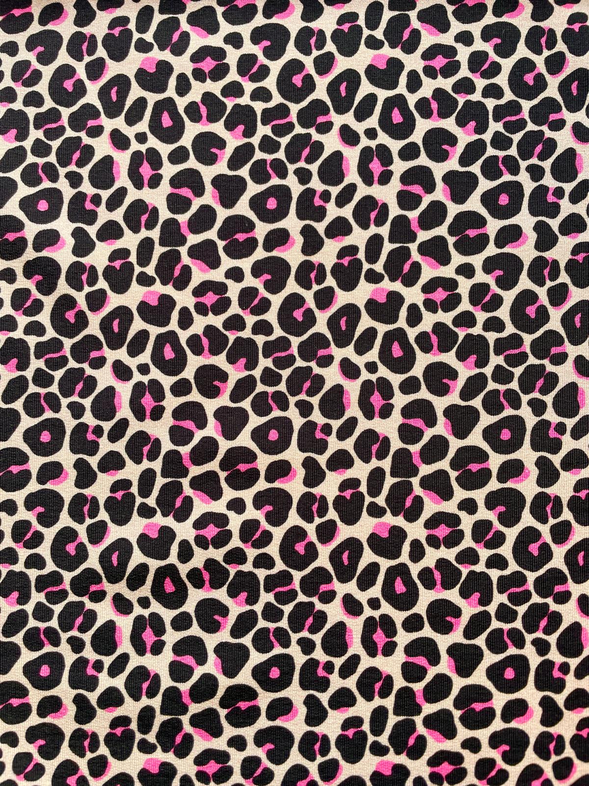Hochwertiger French Terry Sommersweat mit Leopardenmuster in Beige und Pink, Meterware aus 92% Baumwolle für Hoodies und Kinderkleidung.