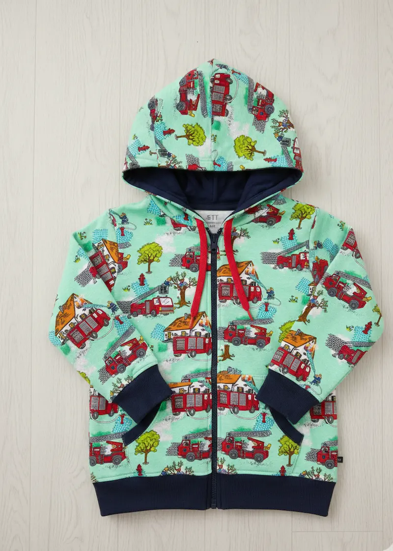 Hochwertiger Baumwolljersey mit Feuerwehr-Motiven und brennenden Häusern, ideal für Kinderbekleidung wie Hoodies oder T-Shirts.