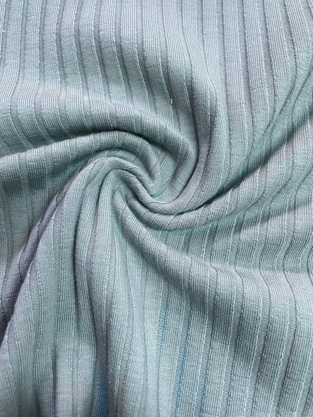 Geraffter Jacquard-Rippjersey in Blaugrün – weich fallender Strukturstoff mit plastischer Zopfstrick-Relief-Optik