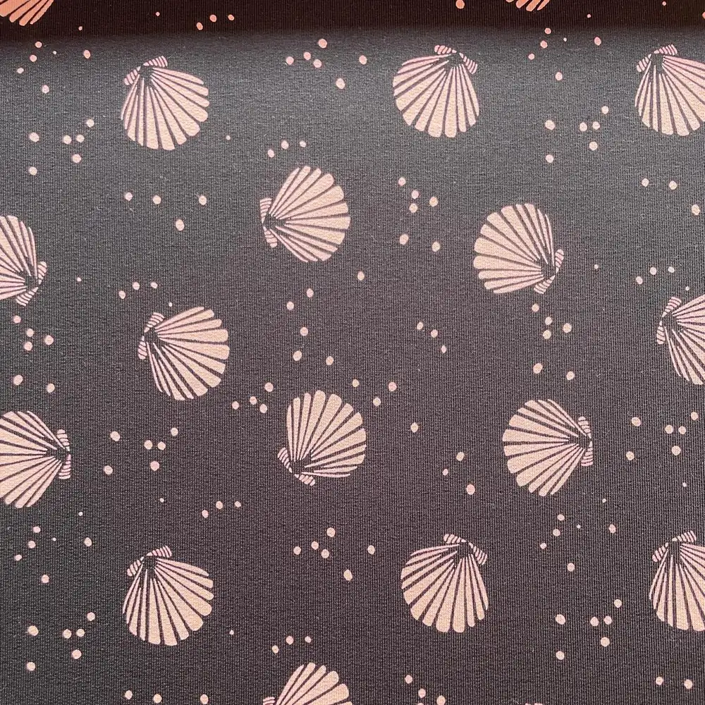 French Terry "Ocean Shells" schwarz / beige mit Muscheln