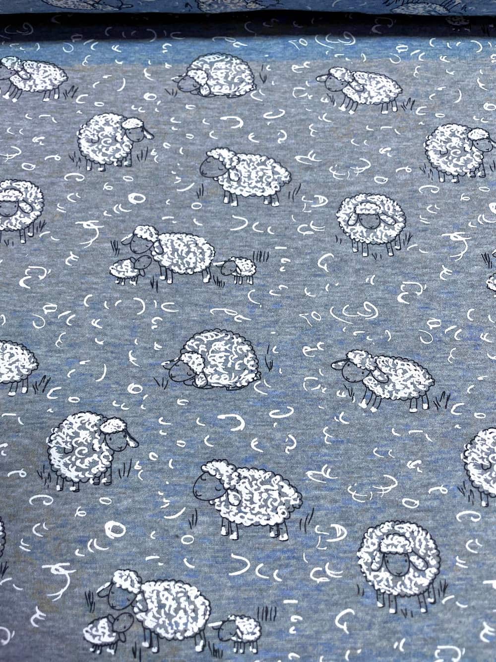 Alpenfleece blau/grau mit Schafen Alpenfleece blau/grau mit Schafen