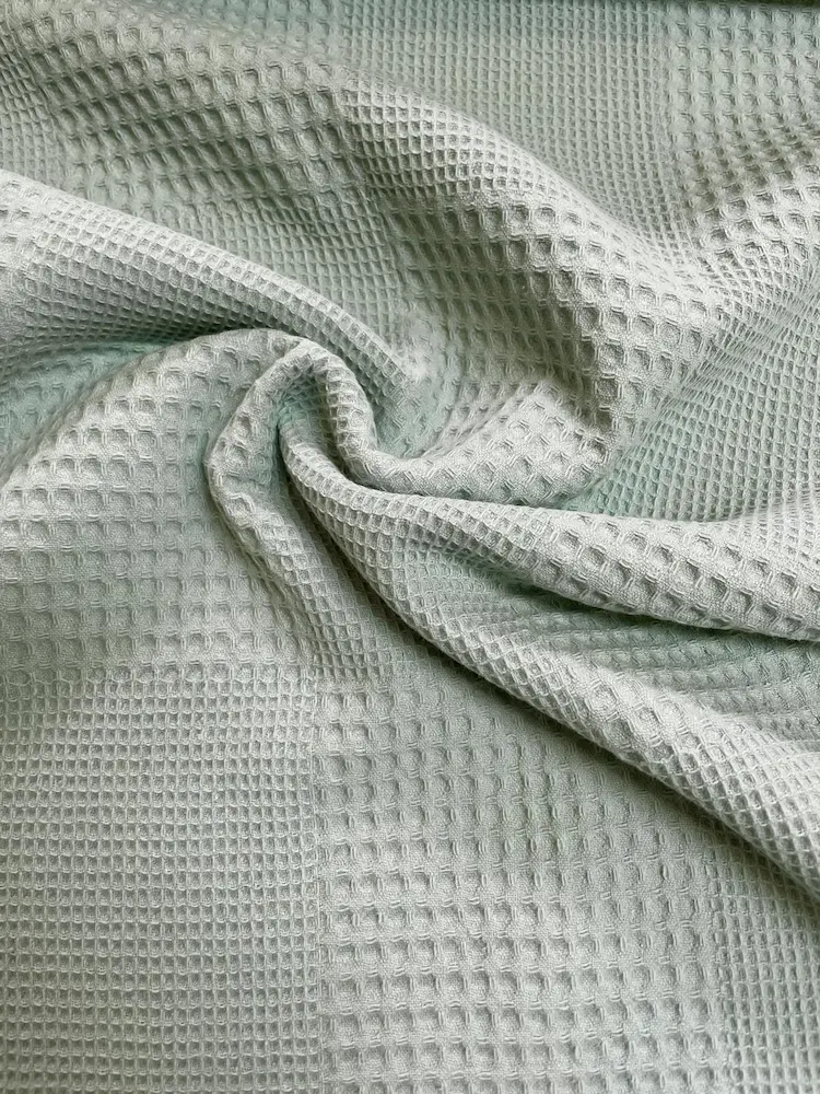 Geraffter Waffeljersey in Mintgrün mit Patchwork-Karo-Optik – weich fallender Strukturstoff