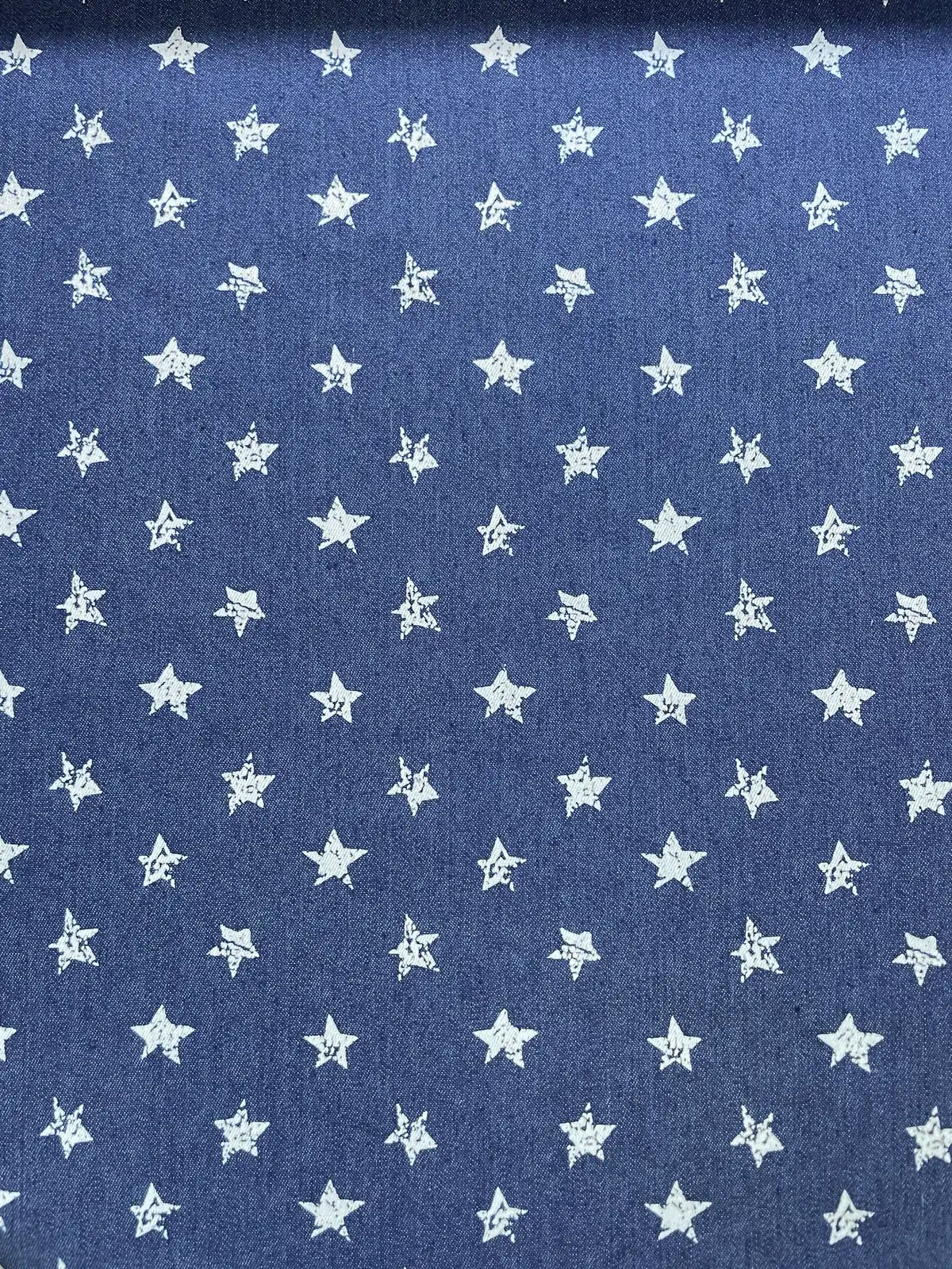 Denim-Traum mit Sternenprint – Elastischer Jeansstoff blau