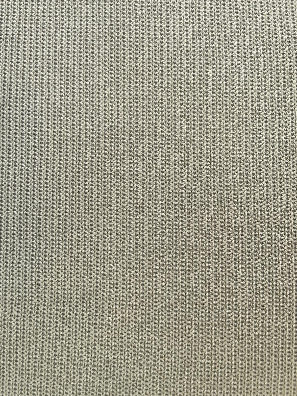 Elastischer Feinstrick-Jersey als Meterware in dezentem Salbeigrün mit einer gleichmäßigen, feinen Maschenstruktur